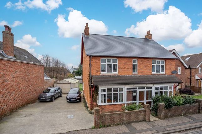 4 bed detached house
