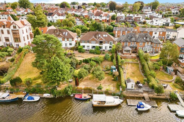 2 bedroom mews property for sale