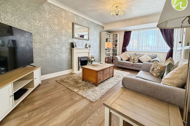 Gloucester Avenue, East Tilbury, RM18 3 bed semi