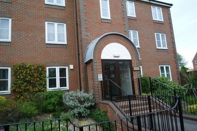 Waterside Court, Alton, GU34 2 bed flat for sale