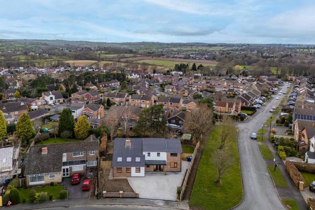 5 bed detached house