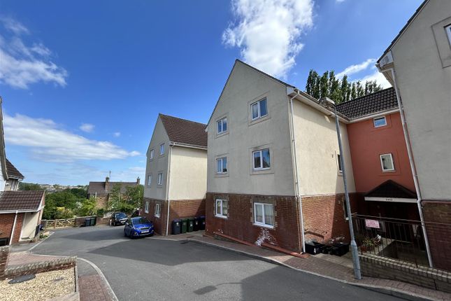 Phoenix Close, Chippenham 2 bed flat for sale