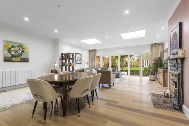Brondesbury Park, Cricklewood, NW2 6 bed detached house for sale