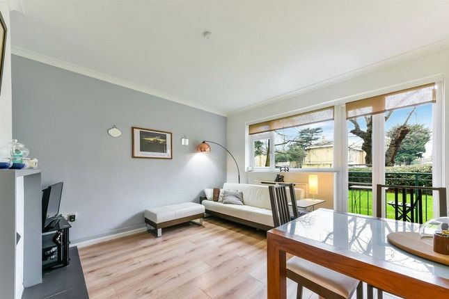 Smithwood Close, London SW19 2 bed apartment for sale