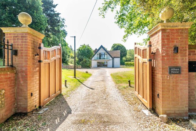 Alleyns Lane, Cookham Dean... 5 bed detached house for sale
