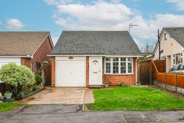Waxwell Road, Hockley SS5 2 bed detached bungalow for sale