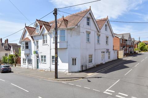 Ward Road, Totland Bay, Isle of Wight 1 bed ground floor maisonette for sale