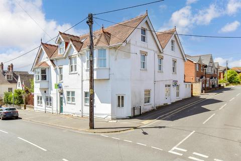 Ward Road, Totland Bay, Isle of Wight 1 bed ground floor maisonette for sale