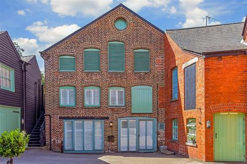 Springwell, Havant, Hampshire 2 bed ground floor flat for sale