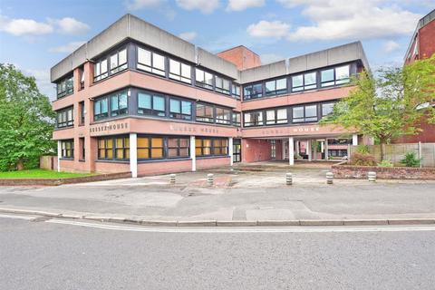 London Road, East Grinstead, West Sussex 2 bed flat for sale