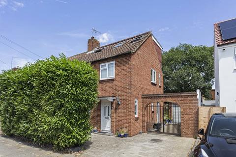 Beverley Road, Sunbury