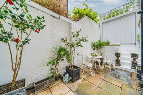 Ashburnham Road, Lots Village 1 bed apartment for sale