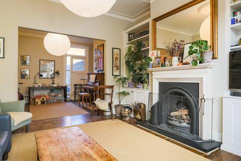 5 bedroom terraced house for sale