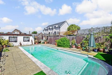 Goda Road, Littlehampton, West Sussex 4 bed detached house for sale