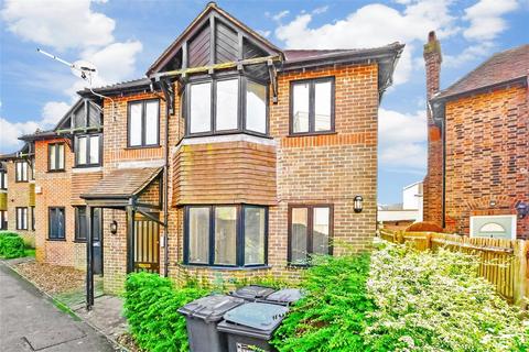 Cantelupe Road, East Grinstead, West... 2 bed ground floor flat for sale