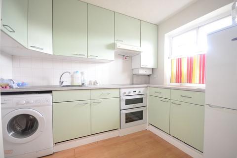 Coltsfoot Drive, Horsham, West Sussex 2 bed maisonette for sale