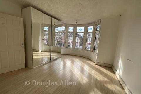 Aldersey Gardens, Barking, Essex 4 bed terraced house for sale