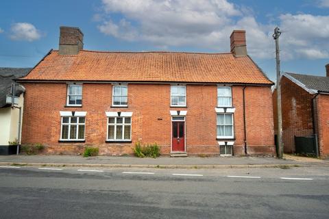 5 bedroom end of terrace house for sale