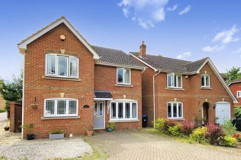 KNAPHILL 4 bed detached house for sale