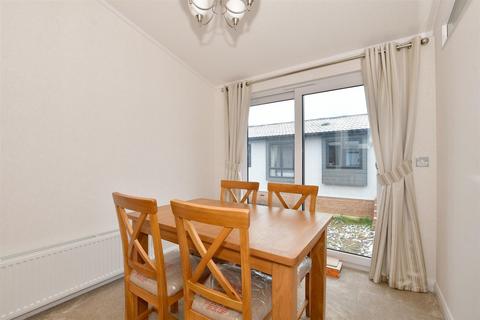 Maidstone Road, Paddock Wood, Kent 2 bed park home for sale
