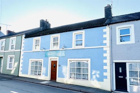 5 bedroom terraced house for sale