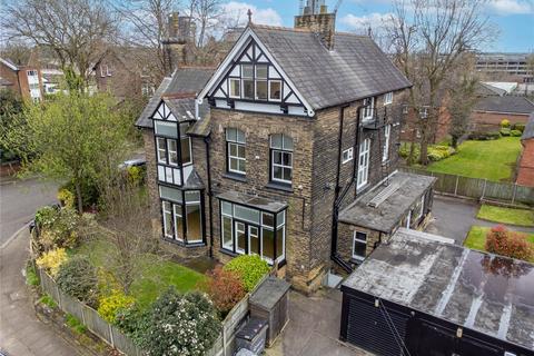 Cambridge Grove, Monton, M30 6 bed detached house for sale