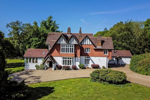 6 bedroom detached house for sale