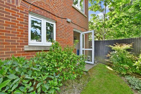 Massetts Road, Horley, Surrey 1 bed ground floor flat for sale