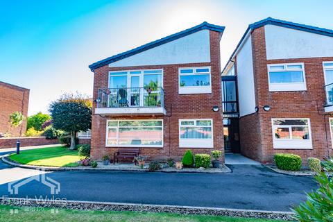 St Annes Road East, Lytham St Annes... 2 bed flat for sale