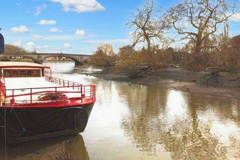 Kew Bridge, London TW8 Property for sale