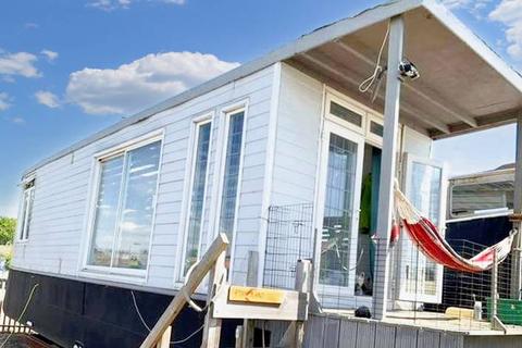 Vicarage Lane, Hoo ME3 1 bed houseboat for sale