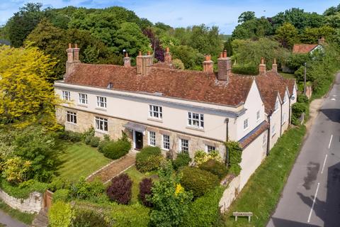 Whitchurch, Buckinghamshire, HP22 8 bed detached house for sale