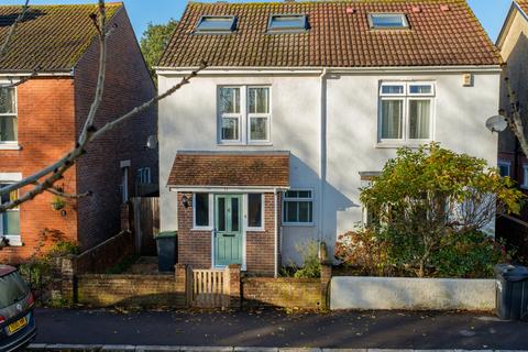 Lower Grove Road, Havant PO9 3 bed semi