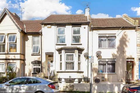 Richmond Road, Gillingham, Kent 2 bed ground floor flat for sale