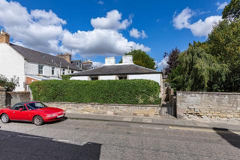 29 Bowmont Street, Kelso TD5 7JH 2 bed detached bungalow for sale