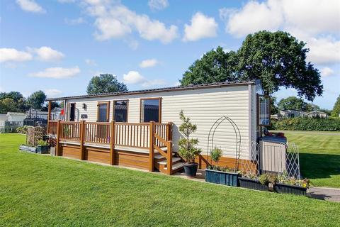 Raylands Country Park, Southwater... 2 bed park home for sale