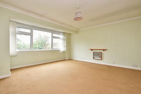 Oakfield Drive, Reigate, Surrey 2 bed flat for sale