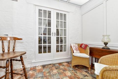 High Street, Deal, Kent 2 bed ground floor flat for sale