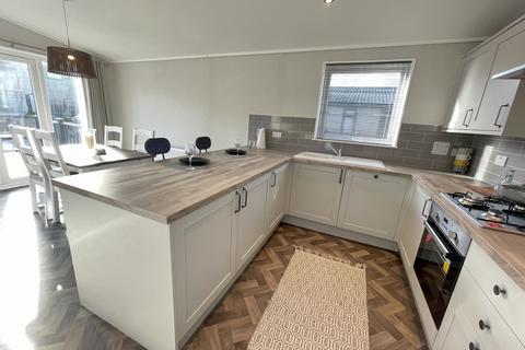 2 bedroom lodge for sale