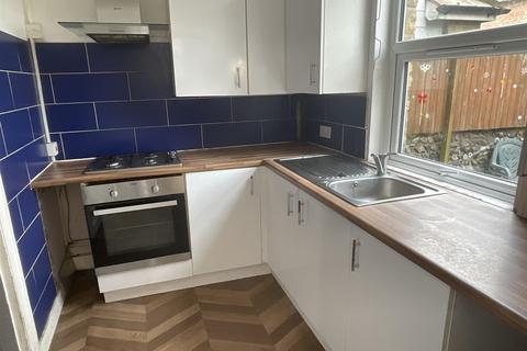 Clifton Gardens, Cliftonville... 3 bed semi