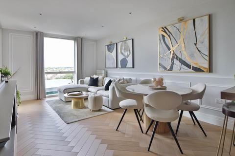 Queenshurst Square, Kingston Upon Thames 2 bed flat for sale
