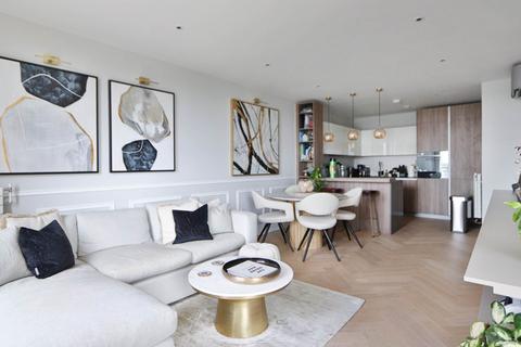 Queenshurst Square, Kingston Upon Thames 2 bed flat for sale