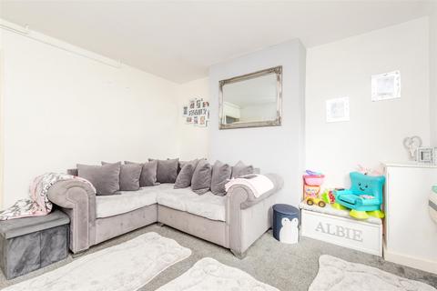 High Street, Farningham, Kent 2 bed terraced house for sale