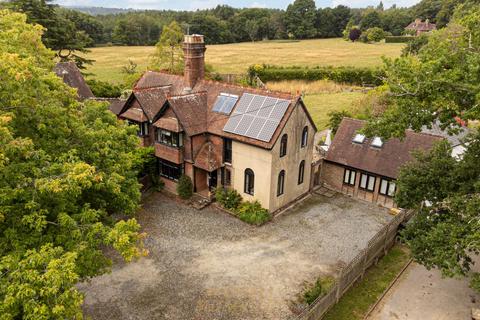 Cansiron Lane, Edenbridge TN8 5 bed semi