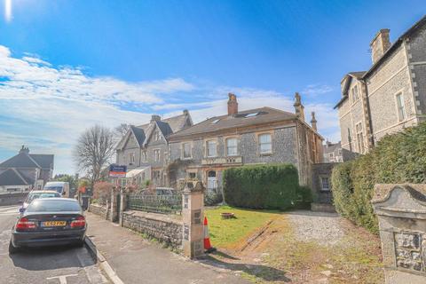 BEAUTIFUL HILLSIDE PROPERTY WITH... 6 bed semi