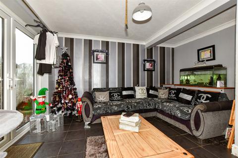 Oakham Drive, Lydd, Romney Marsh, Kent 2 bed semi