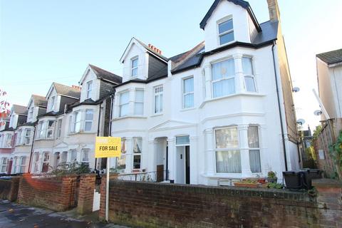 Holmesdale Road, London 3 bed flat for sale