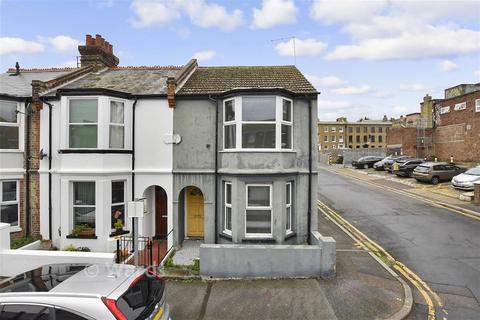 Dundonald Road, Broadstairs, Kent 2 bed semi