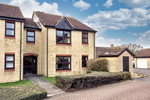 24 Orchard Court, Malmesbury 2 bed apartment for sale