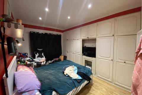 Renters Avenue, Hendon, NW4 3 bed flat for sale